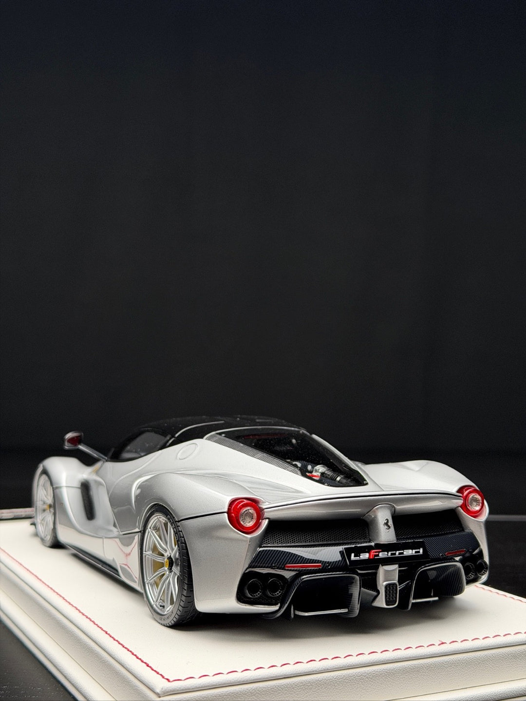 Ferrari LaFerrari (Silver) [Davis & Giovanni] 1:18 scale