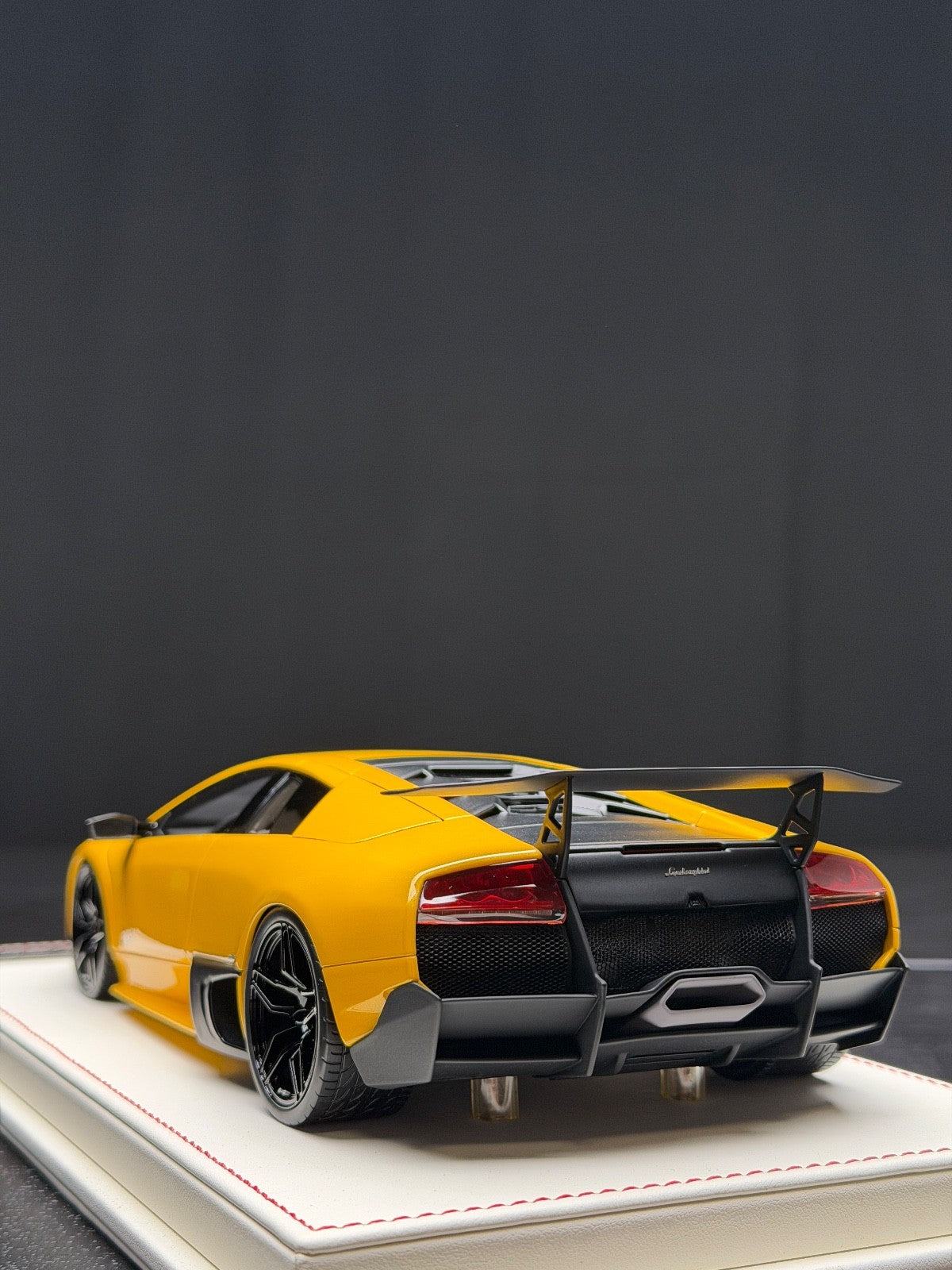 Lamborghini Murcielago LP670-4 SV (Yellow) [Davis & Giovanni] 1/18 sca