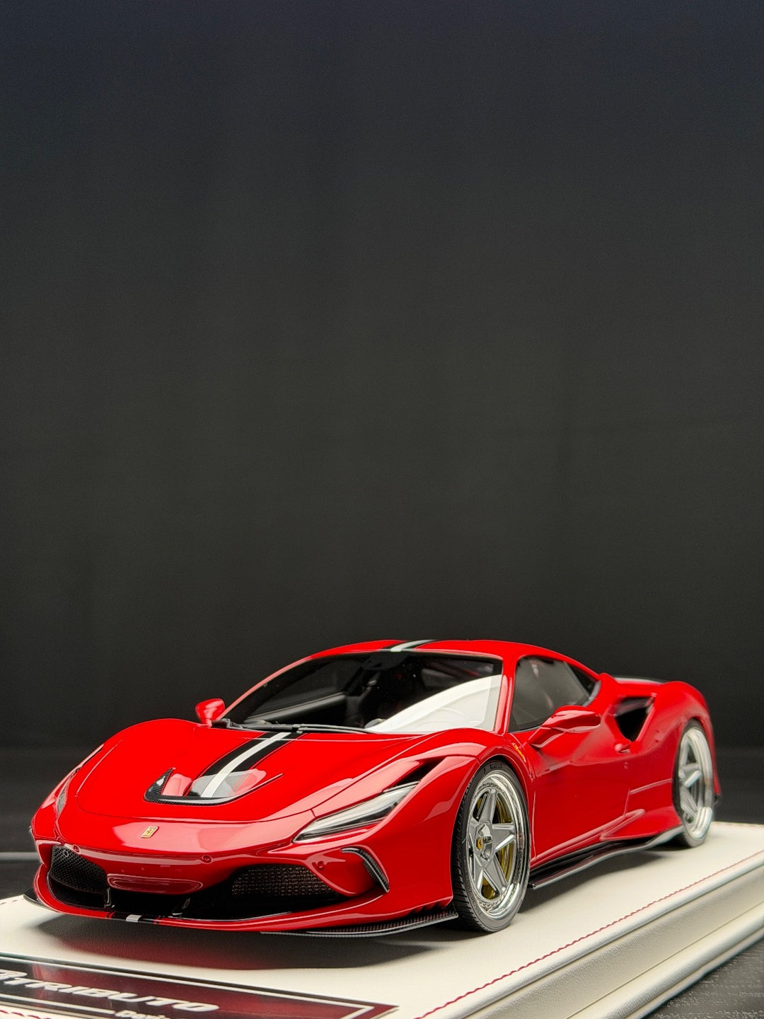 Ferrari F8 Tributo N-LARGO NOVITEC (Red w/ Stripe) [Davis & Giovanni] 1/18 scale