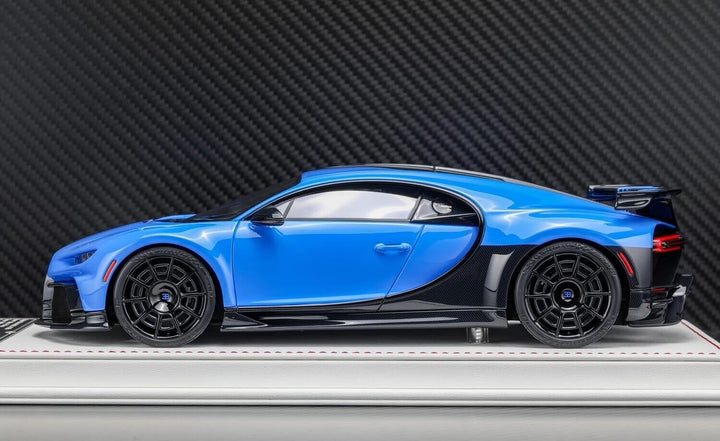 Bugatti Chiron Pur Sport (Blue w/ Black Stripe) [Davis & Giovanni] 1:18 scale