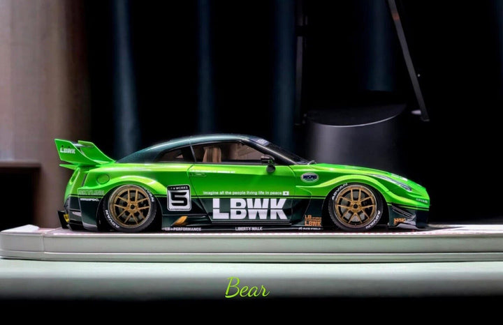 Nissan R35 GT-RR (Green) [Davis & Giovanni] 1/18 scale LTD 6