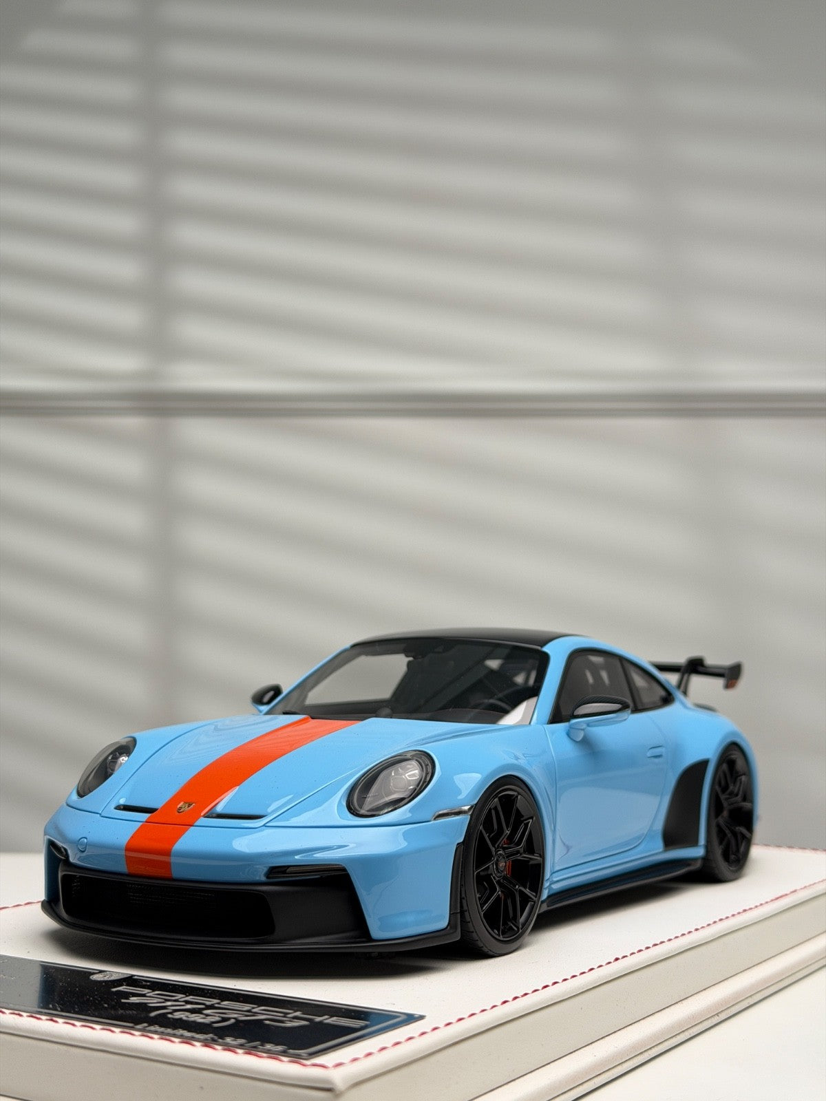 Porsche 911 GT3 (Baby Blue, Orange Stripe) [Davis & Giovanni] 1/18 sca