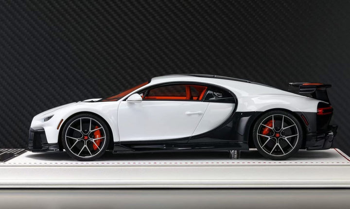 Bugatti Chiron Pur Sport (Gloss White/ Black) [Davis & Giovanni] 1:18 scale