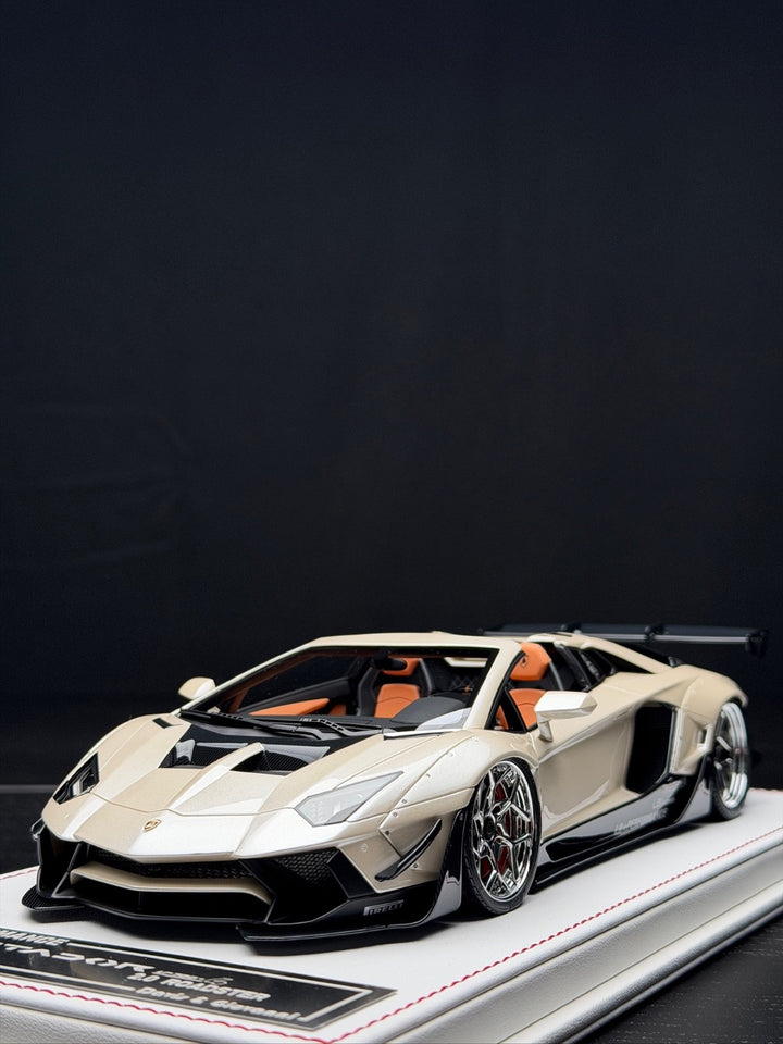 Lamborghini Aventador 2.0 Roadster LBWK (Cream) [Davis & Giovanni] 1:18 scale