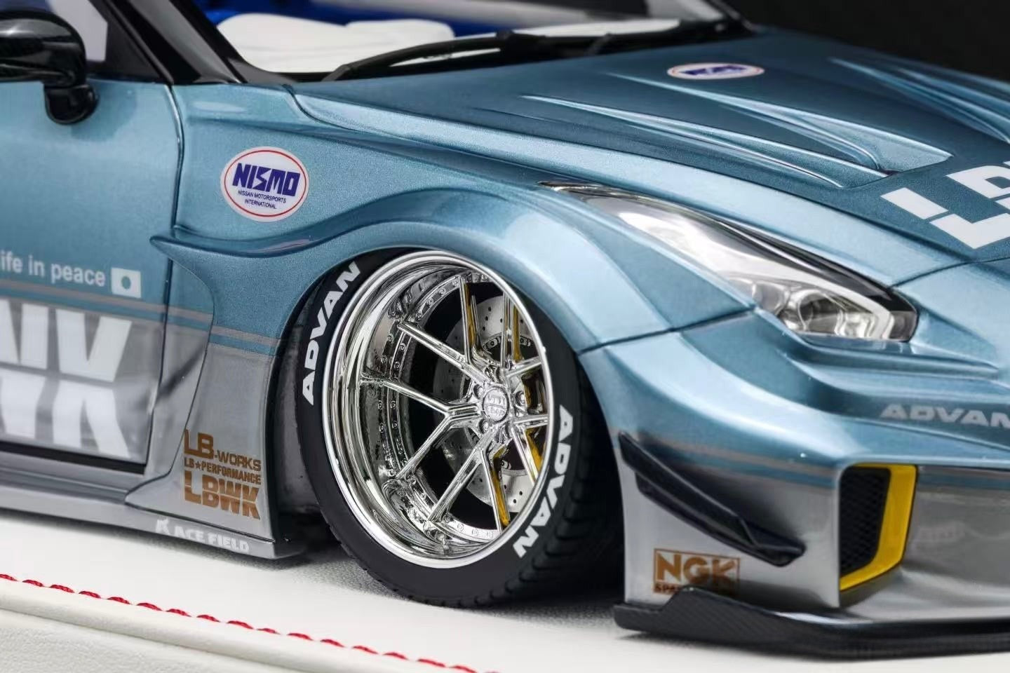 Nissan R35 GT-RR LBWK (Ice Blue Metallic) [Davis & Giovanni] 1/18 scal