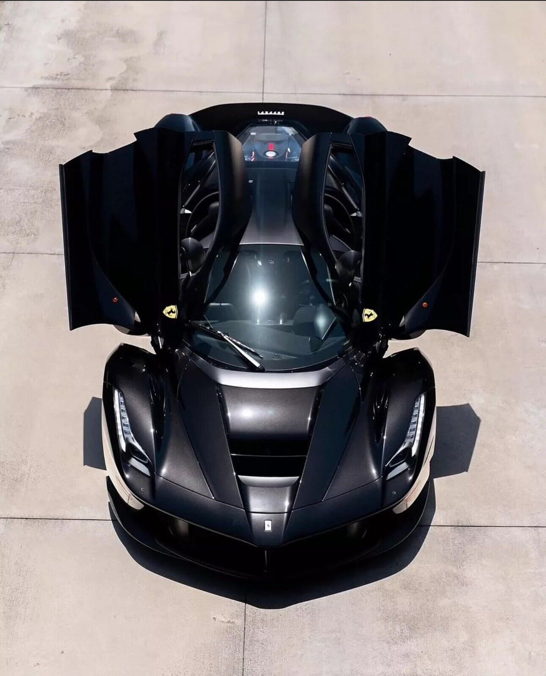 Ferrari LaFerrari (Gloss Black) [Davis & Giovanni] 1:18 scale