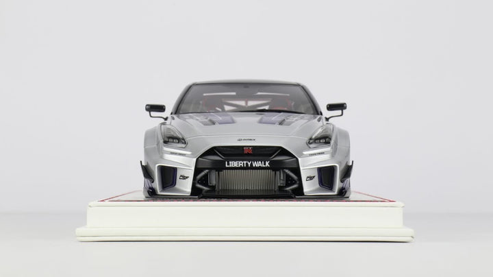 Nissan R35 GT-RR LBWK (Silver/ Blue Jada Livery) [Davis & Giovanni] 1/18 scale