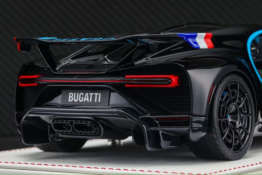Bugatti Chiron Pur Sport (Metallic Black/ Blue) [Davis & Giovanni] 1:18 scale