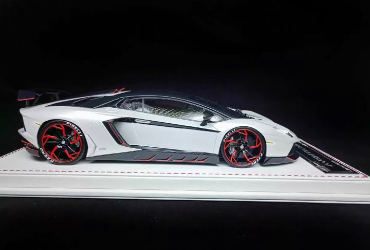 Lamborghini Aventador NOVITEC (Pearl White/ Red) [Davis & Giovanni] 1/18 scale