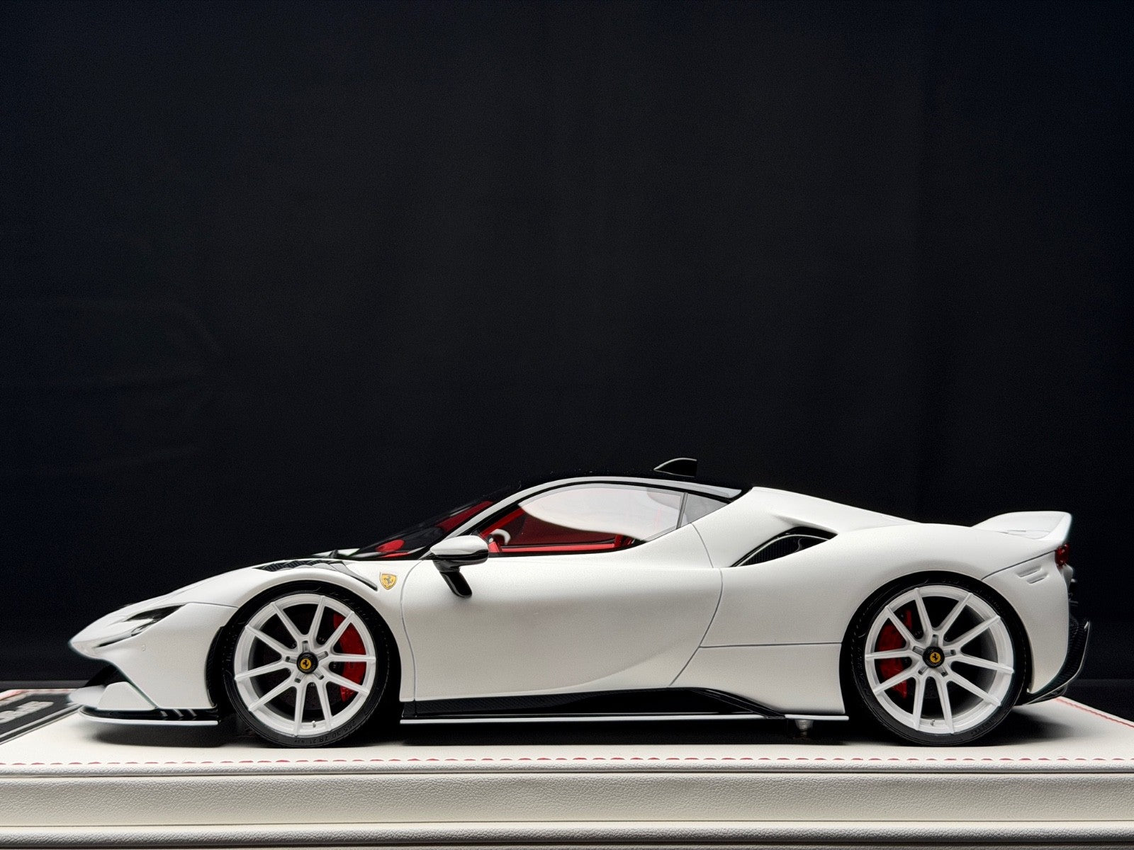 Ferrari SF90 Stradale NOVITEC (Matte White) [Davis & Giovanni] 1:18 sc