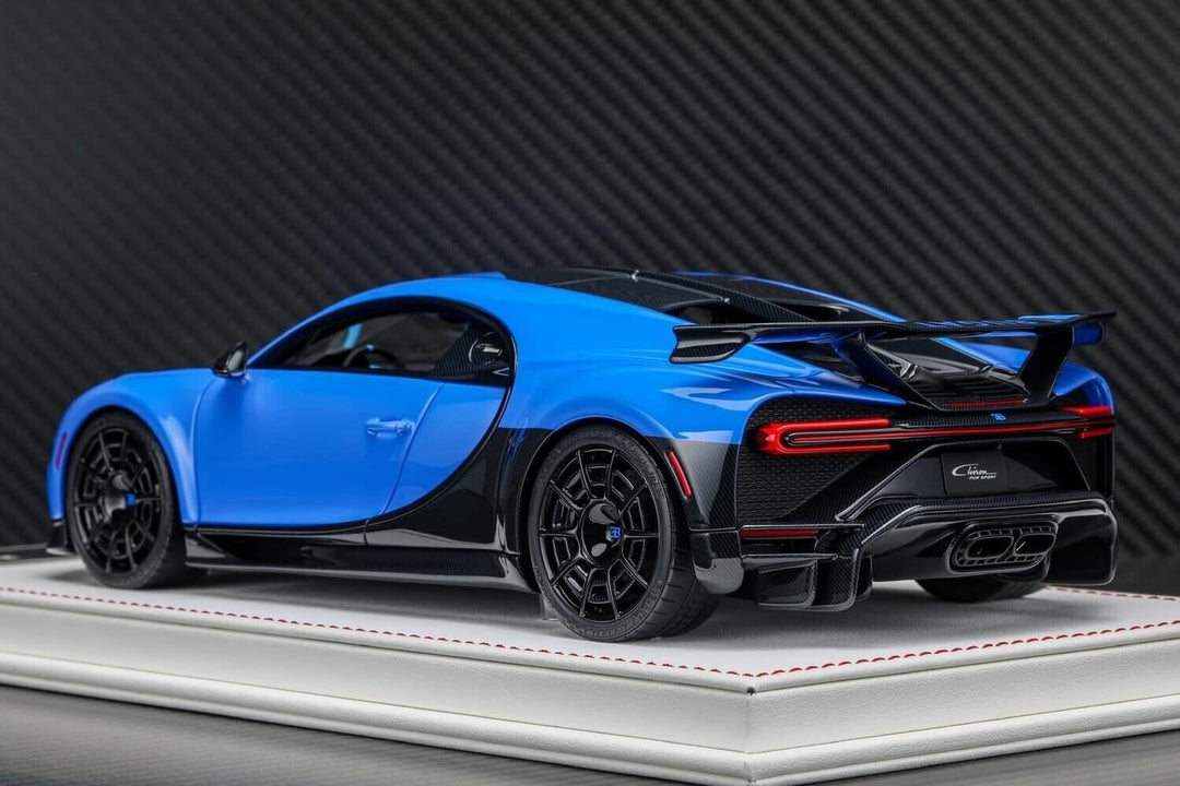 Bugatti Chiron Pur Sport (Blue w/ Black Stripe) [Davis & Giovanni] 1:18 scale