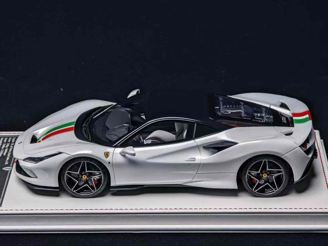 Ferrari F8 Tributo NOVITEC (Pearl White/stripe) [Davis & Giovanni] 1/18 scale