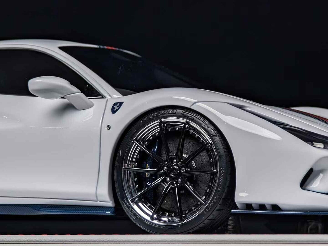 Ferrari F8 Tributo NOVITEC (Pearl White/stripe) [Davis & Giovanni] 1/18 scale