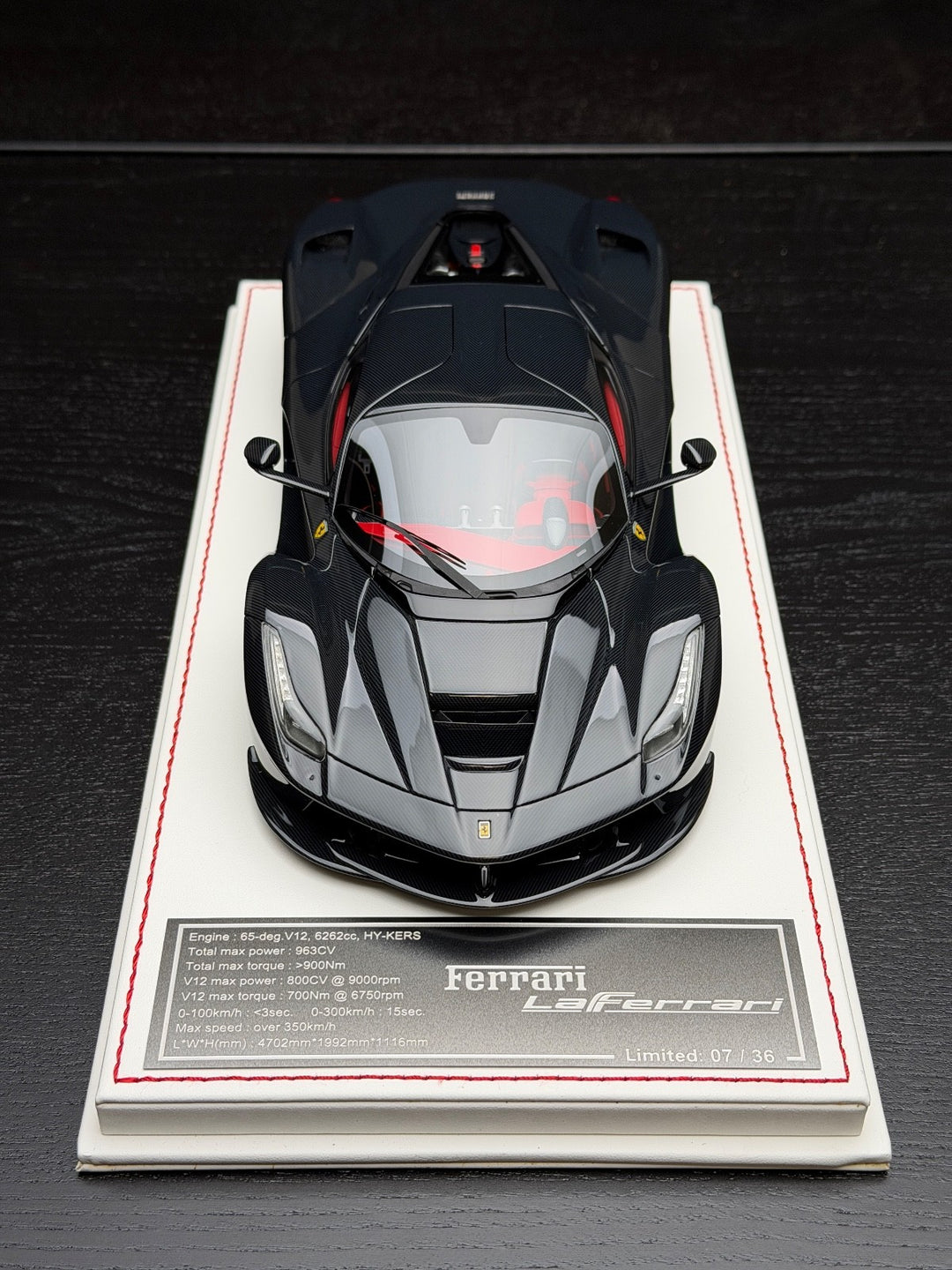 Ferrari LaFerrari (Full Gloss Black Carbon Fiber) [Davis & Giovanni] 1/18 scale