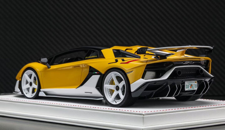 Lamborghini Aventador SVJ (Yellow/ White) [Davis & Giovanni] 1/18 scale
