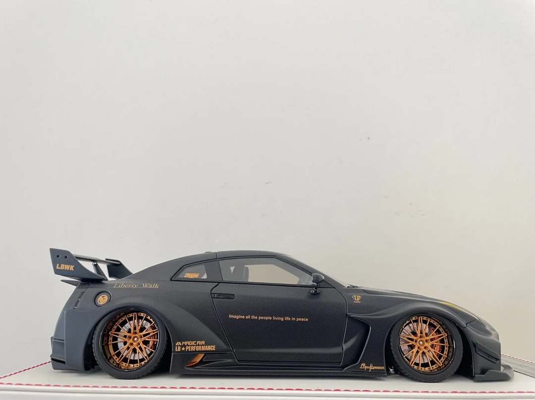 Nissan R35 GT-RR (Full Carbon) [Davis & Giovanni] 1/18 scale