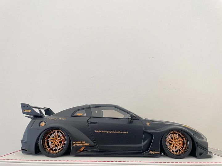 Nissan R35 GT-RR (Full Carbon) [Davis & Giovanni] 1/18 scale