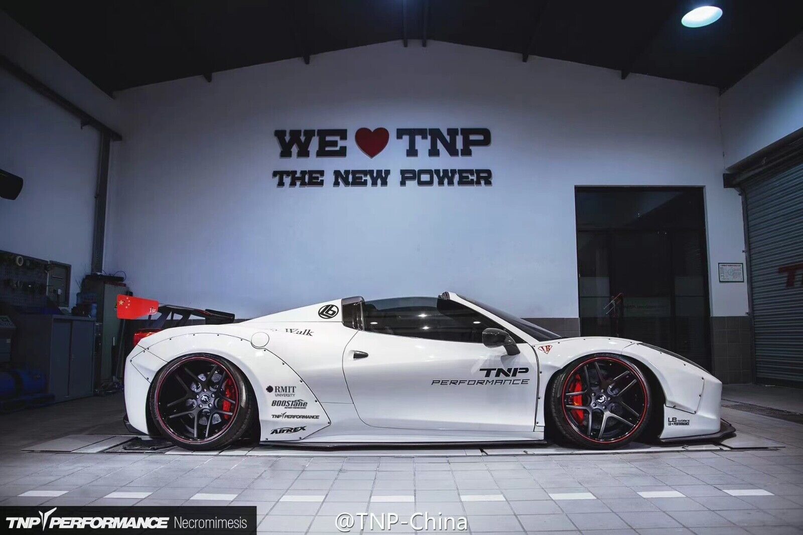 Ferrari 458 Spider LBWK (White) [Davis & Giovanni] 1:18 scale