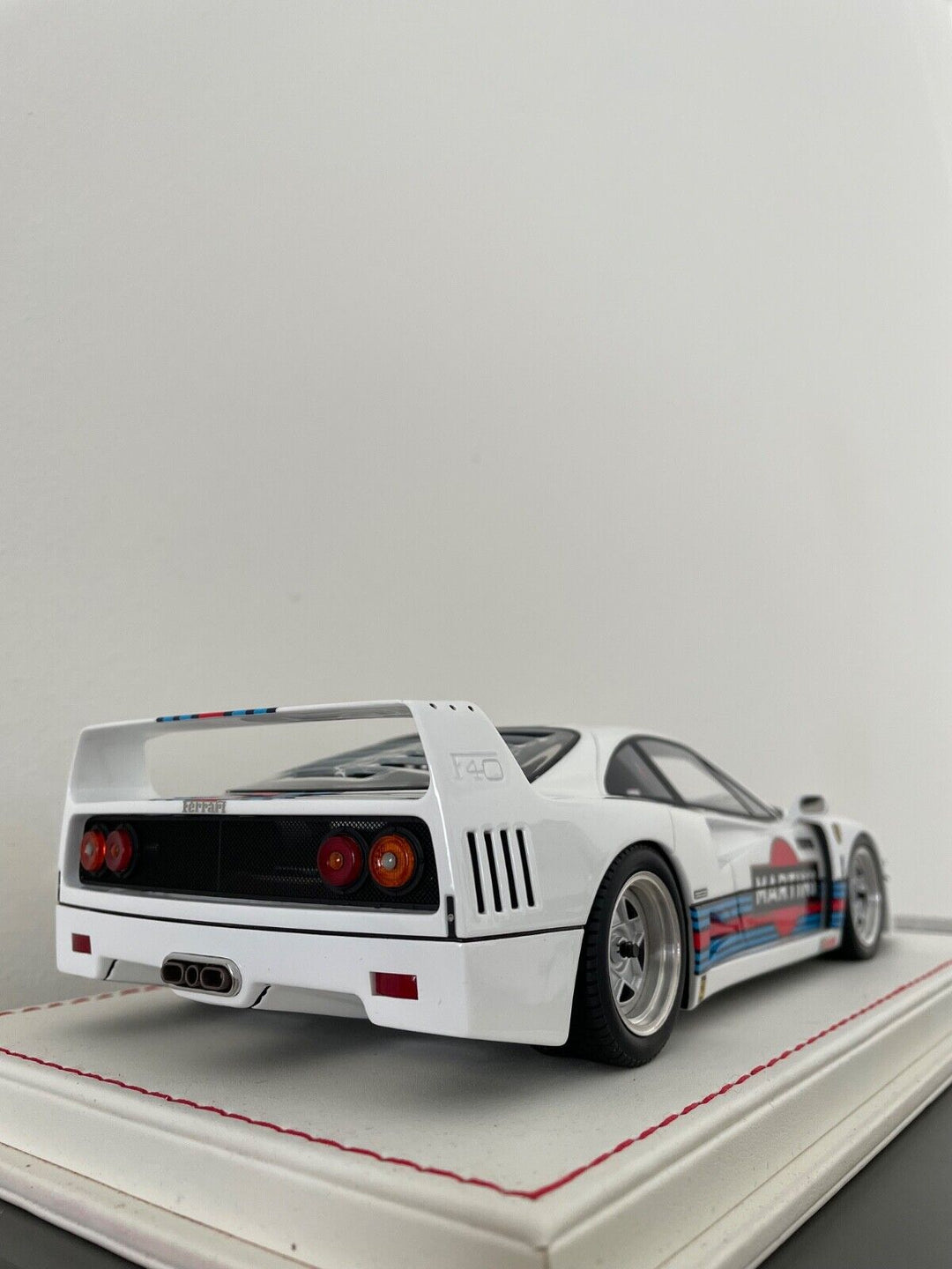 Ferrari F40 (White, Martini) [Davis & Giovanni] 1/18 scale