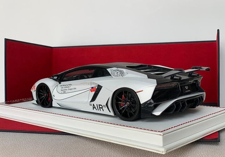 Lamborghini Aventador SV (Nike x Off-White) [Davis & Giovanni] 1/18 scale