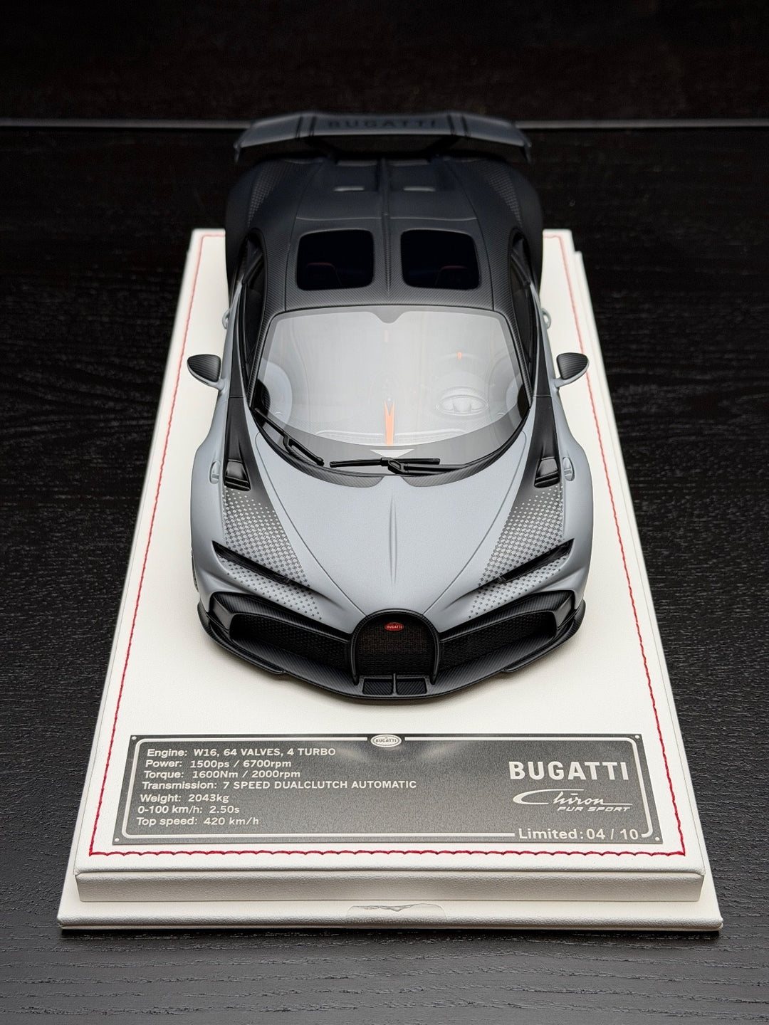 Bugatti Chiron Pur Sport (Gray/ Black no.32) [Davis & Giovanni] 1:18 scale