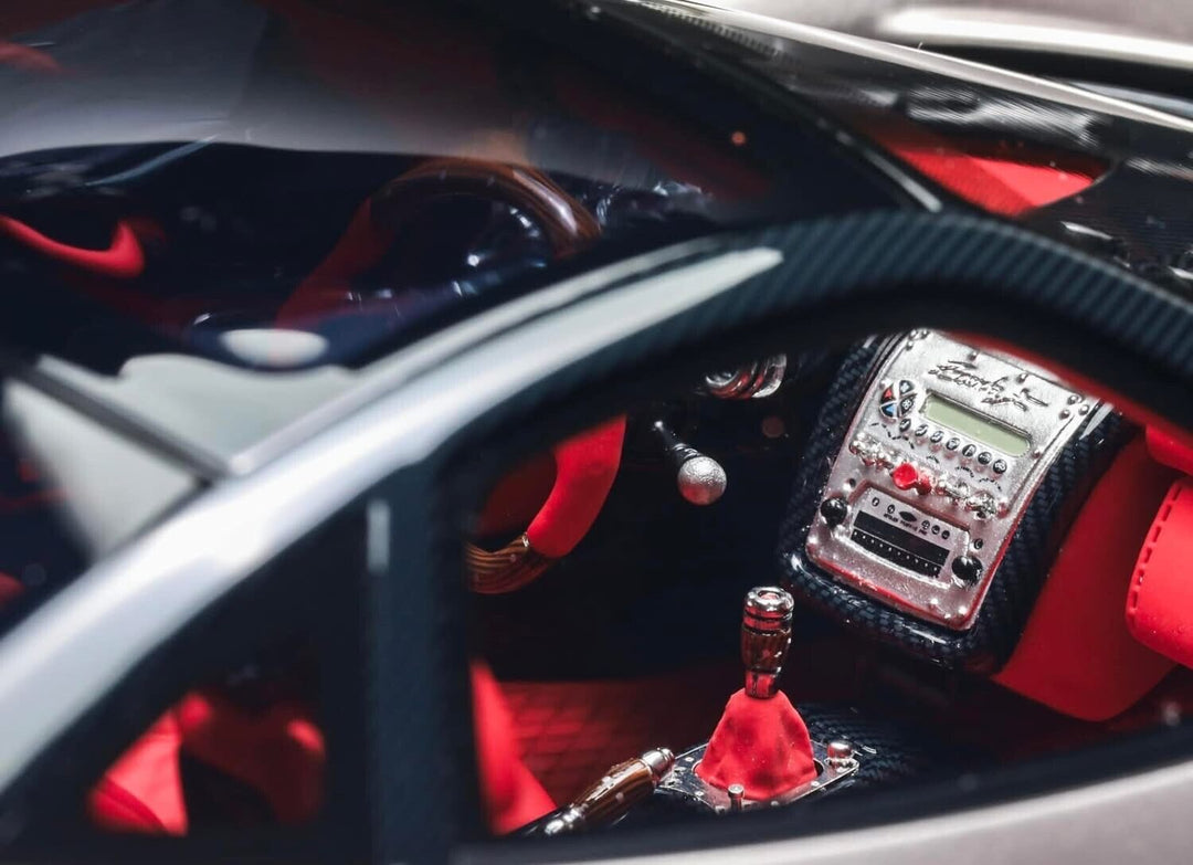 Pagani Zonda F (Silver) [Davis & Giovanni] 1:18 scale