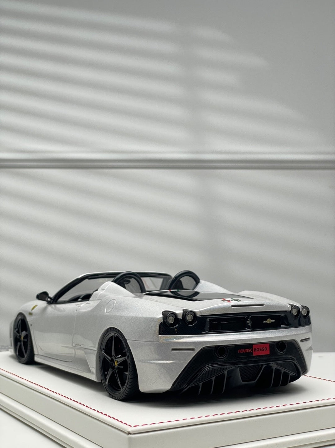 Ferrari 16M Scuderia Spider NOVITEC (Fantasy White)[Davis & Giovanni] 1/18 scale