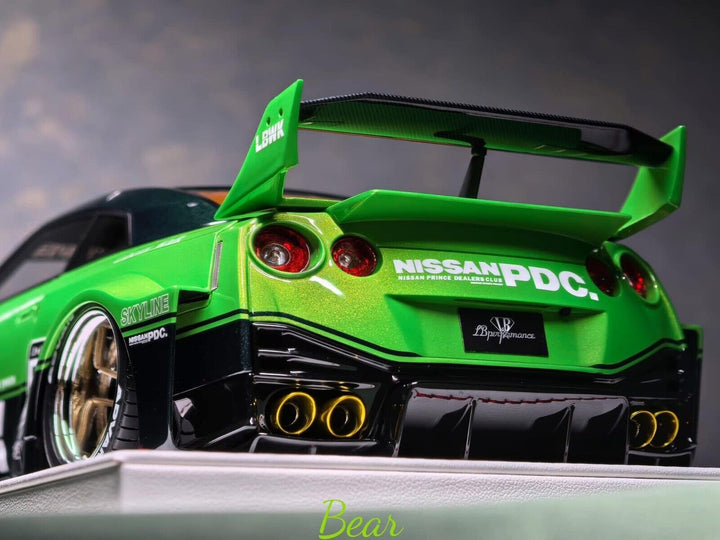 Nissan R35 GT-RR (Green) [Davis & Giovanni] 1/18 scale LTD 6