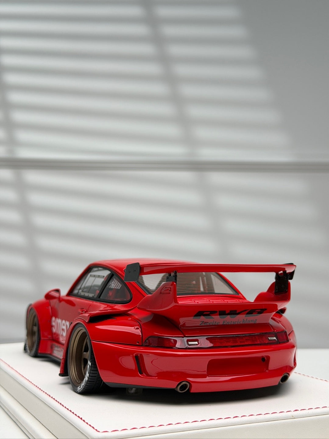 Porsche 911 993 RWB (Red Supreme) [Davis & Giovanni] 1/18 scale