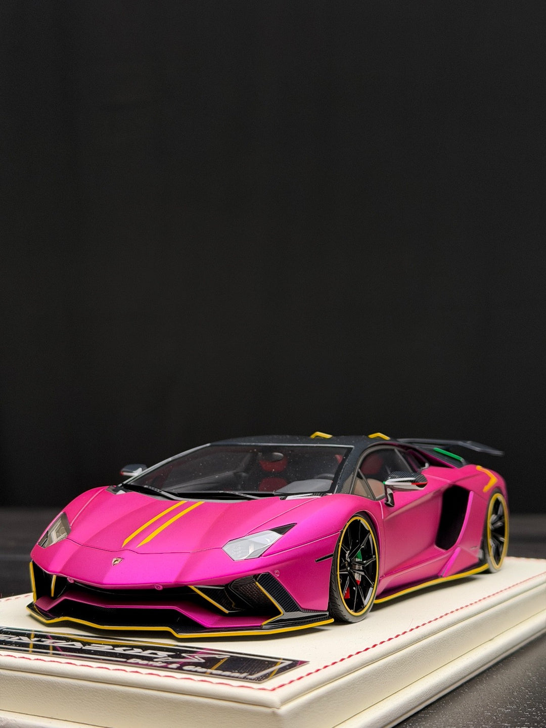 Lamborghini Aventador S NOVITEC (Matte Chrome Pink)[Davis & Giovanni] 1/18 scale