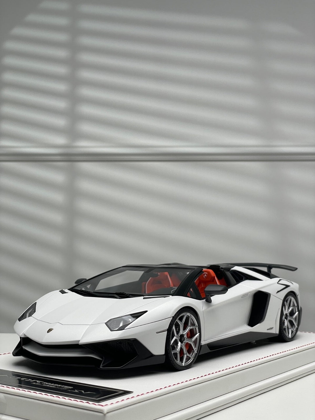 Lamborghini Aventador SV Roadster (White) [Davis & Giovanni] 1/18 scale