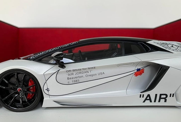 Lamborghini Aventador SV (Nike x Off-White) [Davis & Giovanni] 1/18 scale