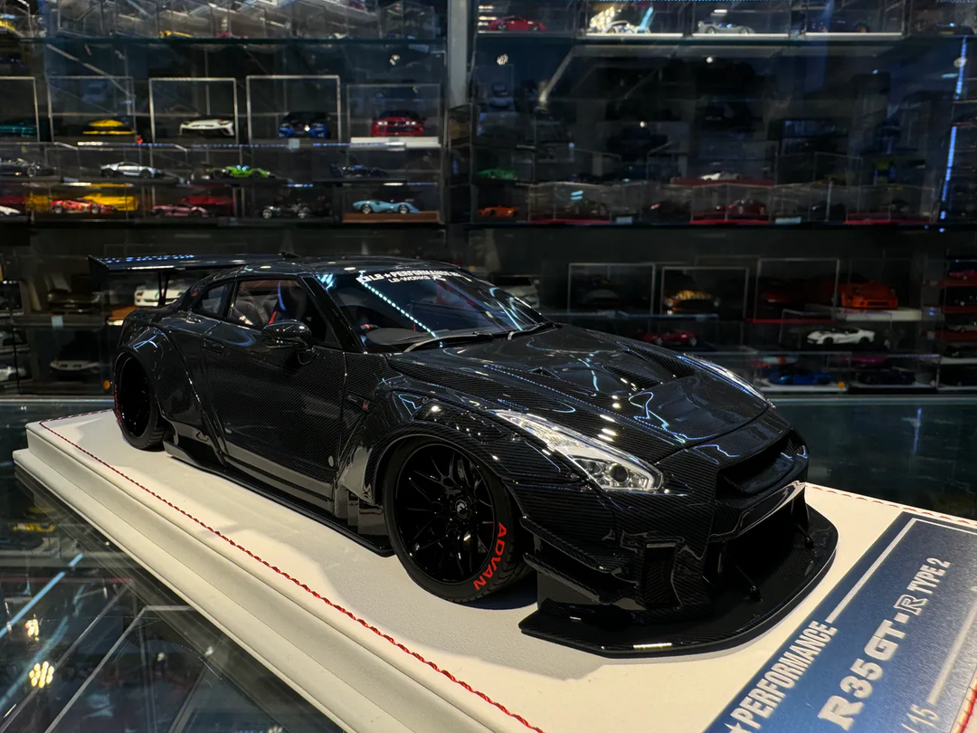 Nissan GTR R-35 Type 2 LBWK (Gloss Carbon Fibre) [Davis & Giovanni] 1/18 scale