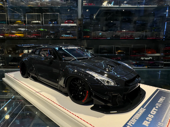 Nissan GTR R-35 Type 2 LBWK (Gloss Carbon Fibre) [Davis & Giovanni] 1/18 scale