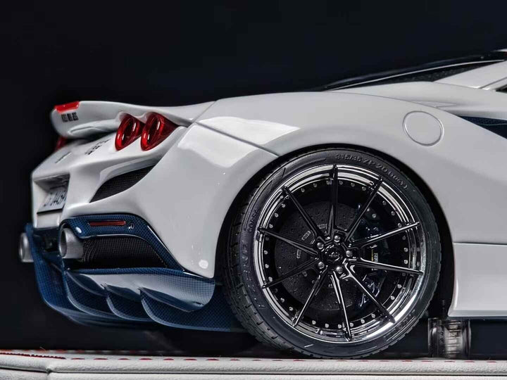 Ferrari F8 Tributo NOVITEC (Pearl White/stripe) [Davis & Giovanni] 1/18 scale