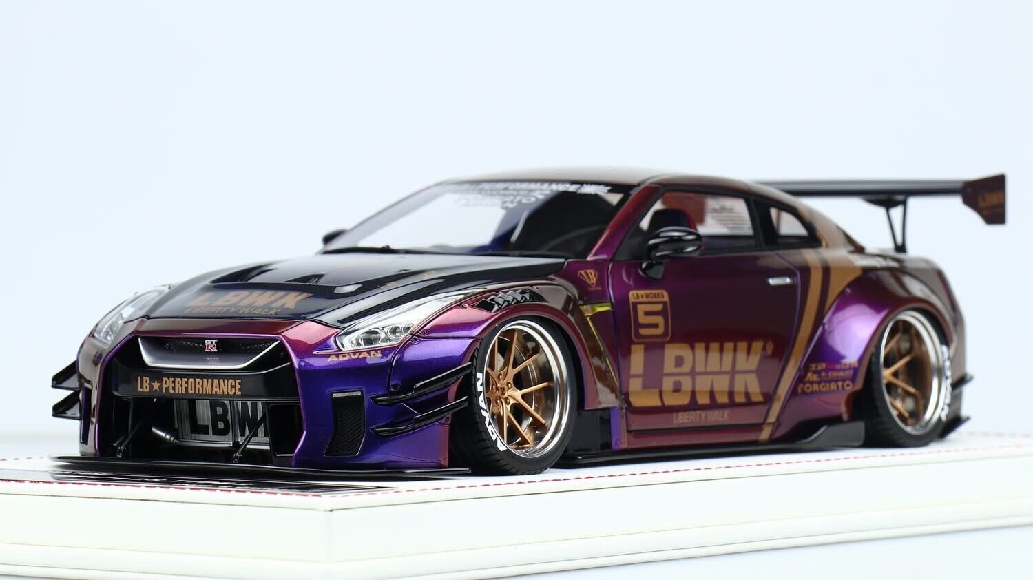 Nissan R35 GTR Type 2 LBWK (Chameleon Purple) [Davis & Giovanni] 1/18