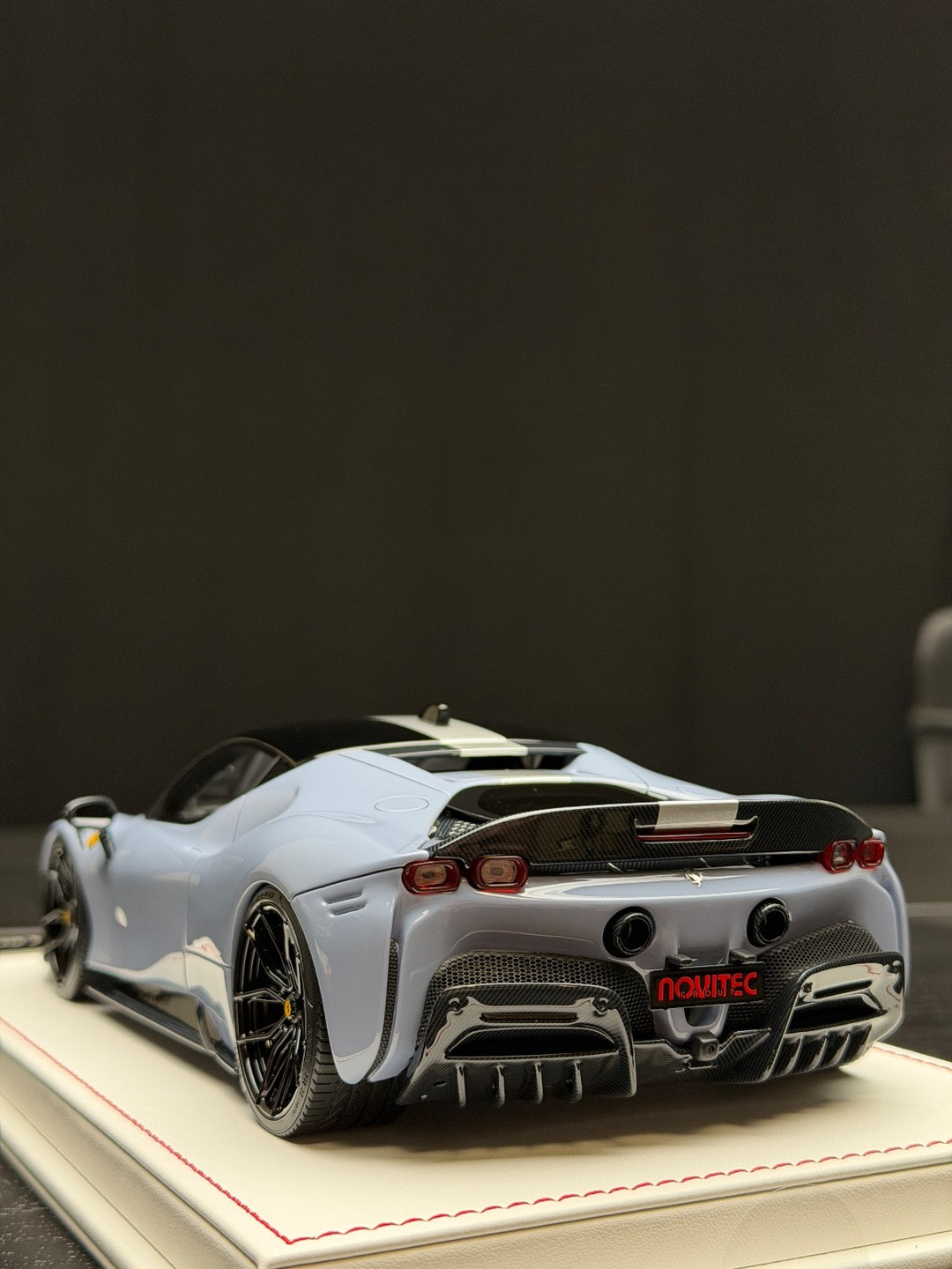 Ferrari SF90 Stradale NOVITEC (Gray/Silver Stripe) [Davis & Giovanni] 1:18 scale