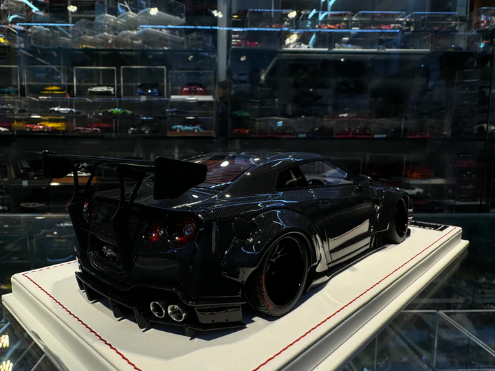 Nissan GTR R-35 Type 2 LBWK (Gloss Carbon Fibre) [Davis & Giovanni] 1/18 scale