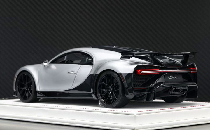 Bugatti Chiron Pur Sport (Silver/ Black) [Davis & Giovanni] 1:18 scale