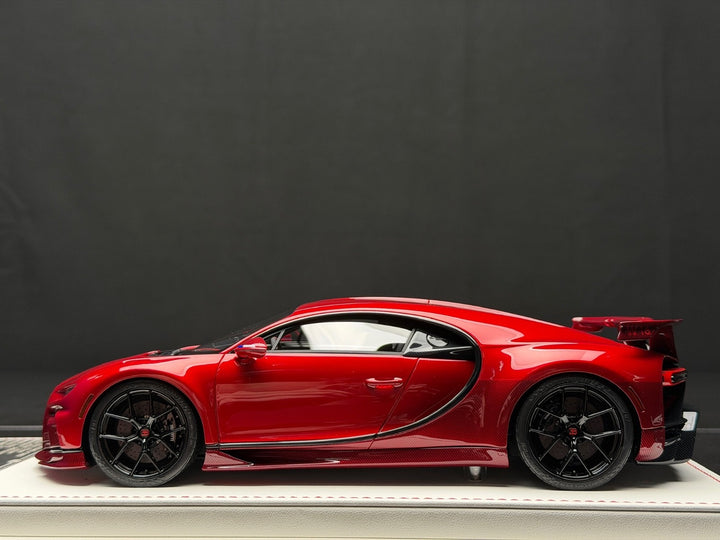 BUGATTl Chiron Pur Sport (Red/ Red Carbon) [Davis & Giovanni] 1:18 scale
