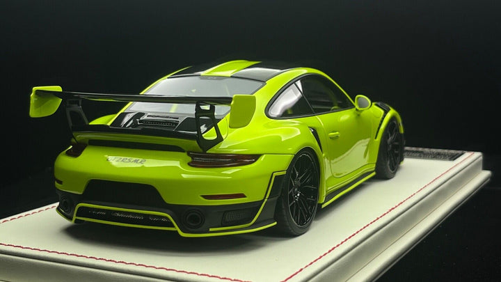 Porsche 911 GT2RS MR (Acid Green) [Davis & Giovanni] 1/18 scale - 1 OF 1