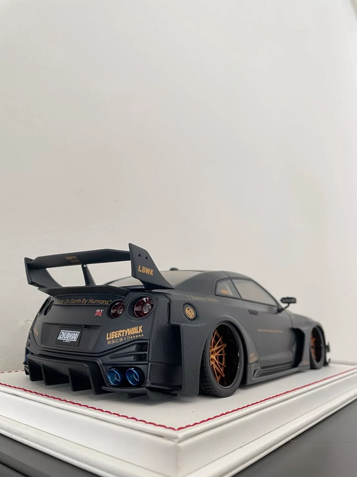 Nissan R35 GT-RR (Full Carbon) [Davis & Giovanni] 1/18 scale