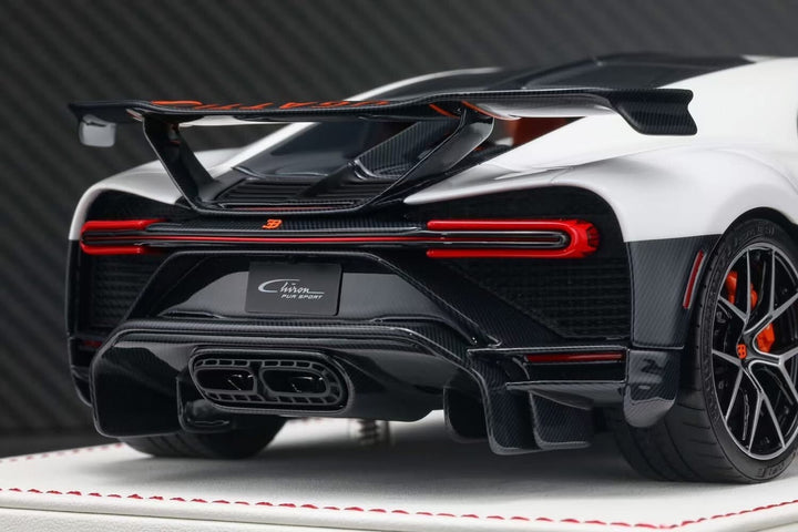 Bugatti Chiron Pur Sport (Gloss White/ Black) [Davis & Giovanni] 1:18 scale