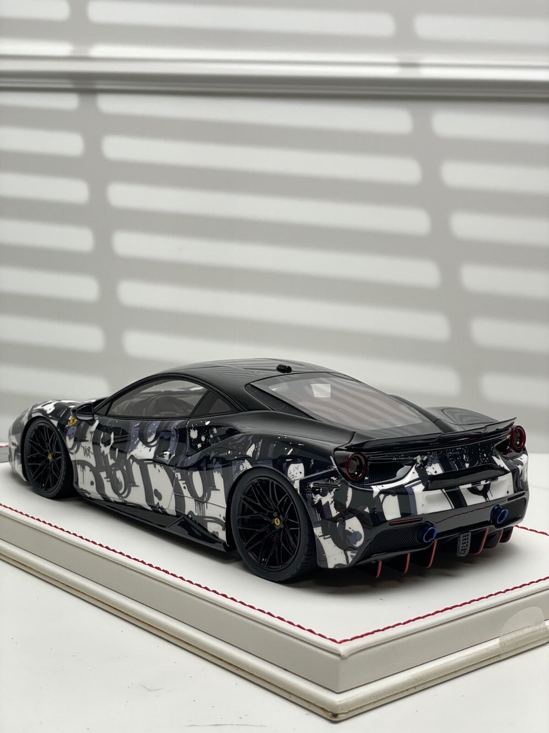 Ferrari 488 GTB NOVITEC (Dior Edition) [Davis & Giovanni] 1/18 scale