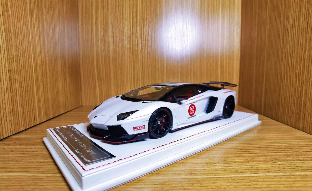 Lamborghini Aventador LBWK (White Singapore 50) [Davis & Giovanni] 1/18 scale