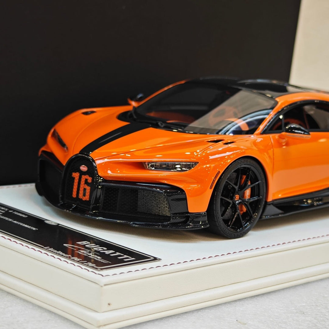Bugatti Chiron Pur Sport (Orange/ Black) [Davis & Giovanni] 1:18 scale