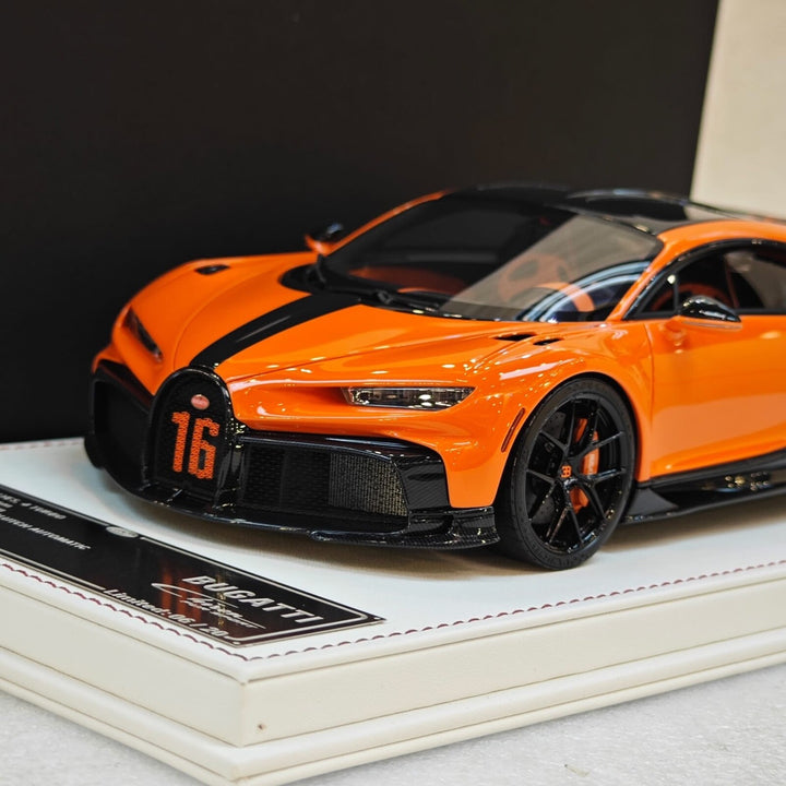 Bugatti Chiron Pur Sport (Orange/ Black) [Davis & Giovanni] 1:18 scale