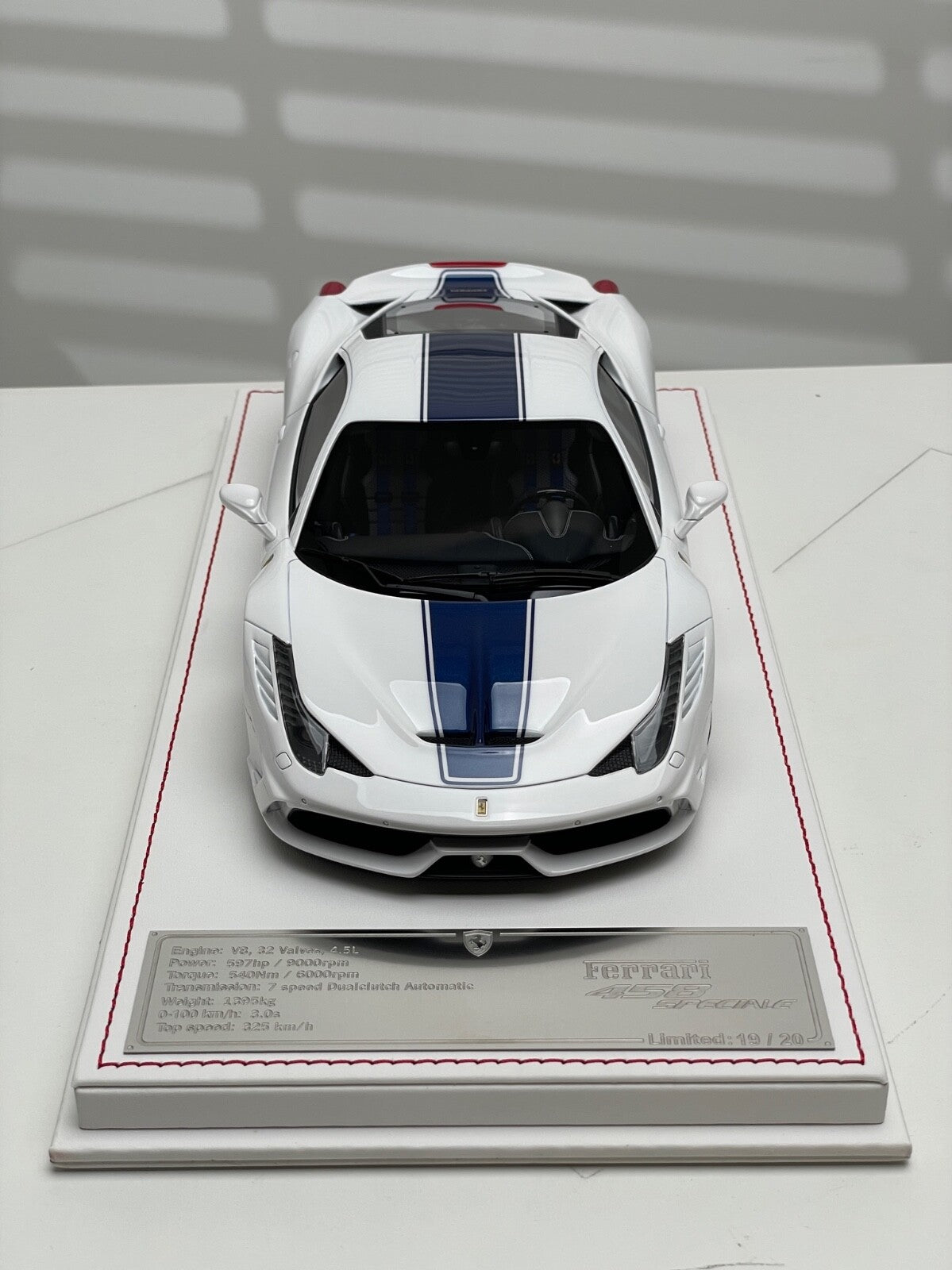 青白ヴィリデ Ferrari 458 Speciale (White w/ Blue Stripe) [Davis & Giovanni] 1/18 sc