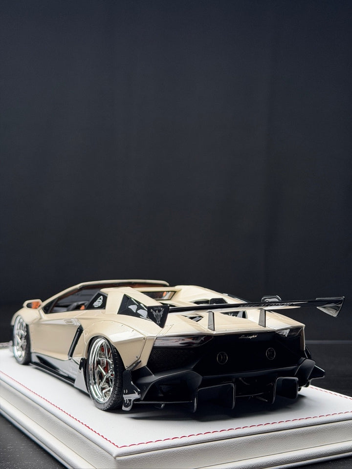 Lamborghini Aventador 2.0 Roadster LBWK (Cream) [Davis & Giovanni] 1:18 scale