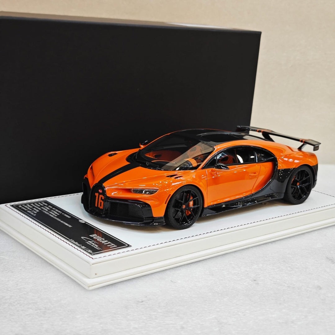 Bugatti Chiron Pur Sport (Orange/ Black) [Davis & Giovanni] 1:18 scale